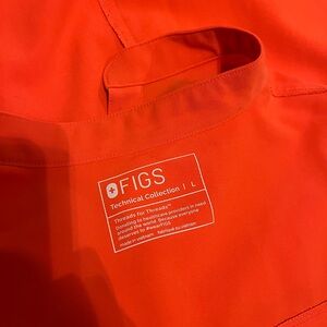 Figs Rafaela L fiery coral- limited edition color